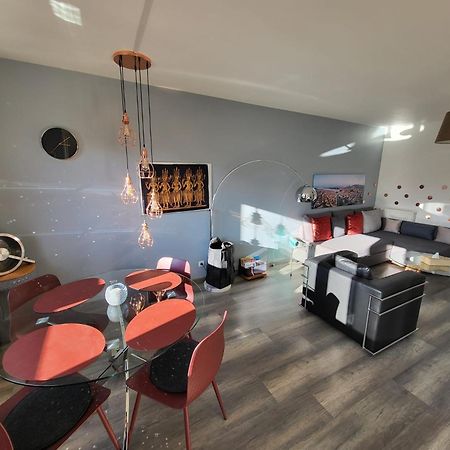 Tichnich Appartement - 2 Bedrooms - 1 Min Away From Train Station アンヌマス エクステリア 写真
